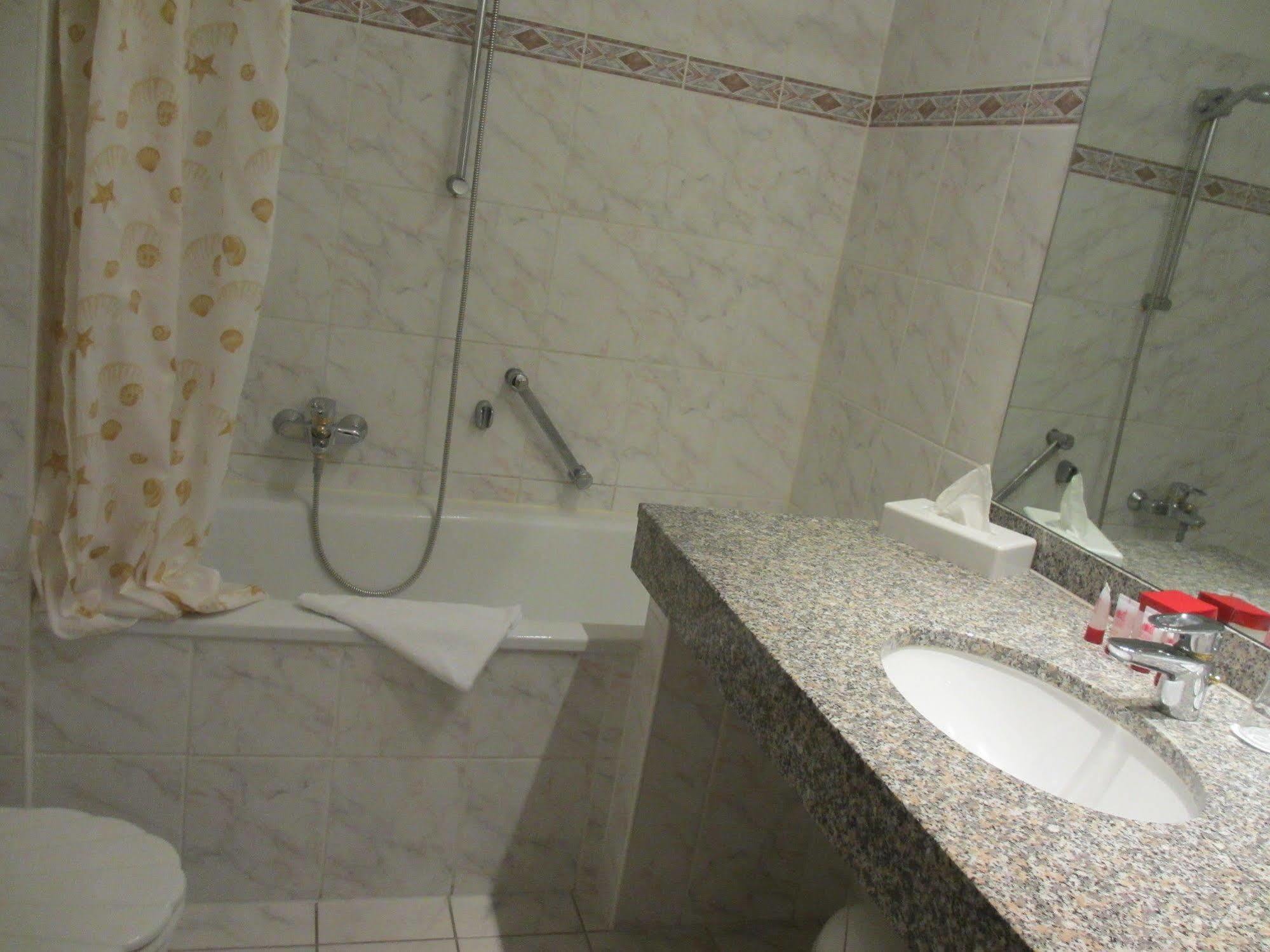 Seehotel Schloss Klink Ngoại thất bức ảnh