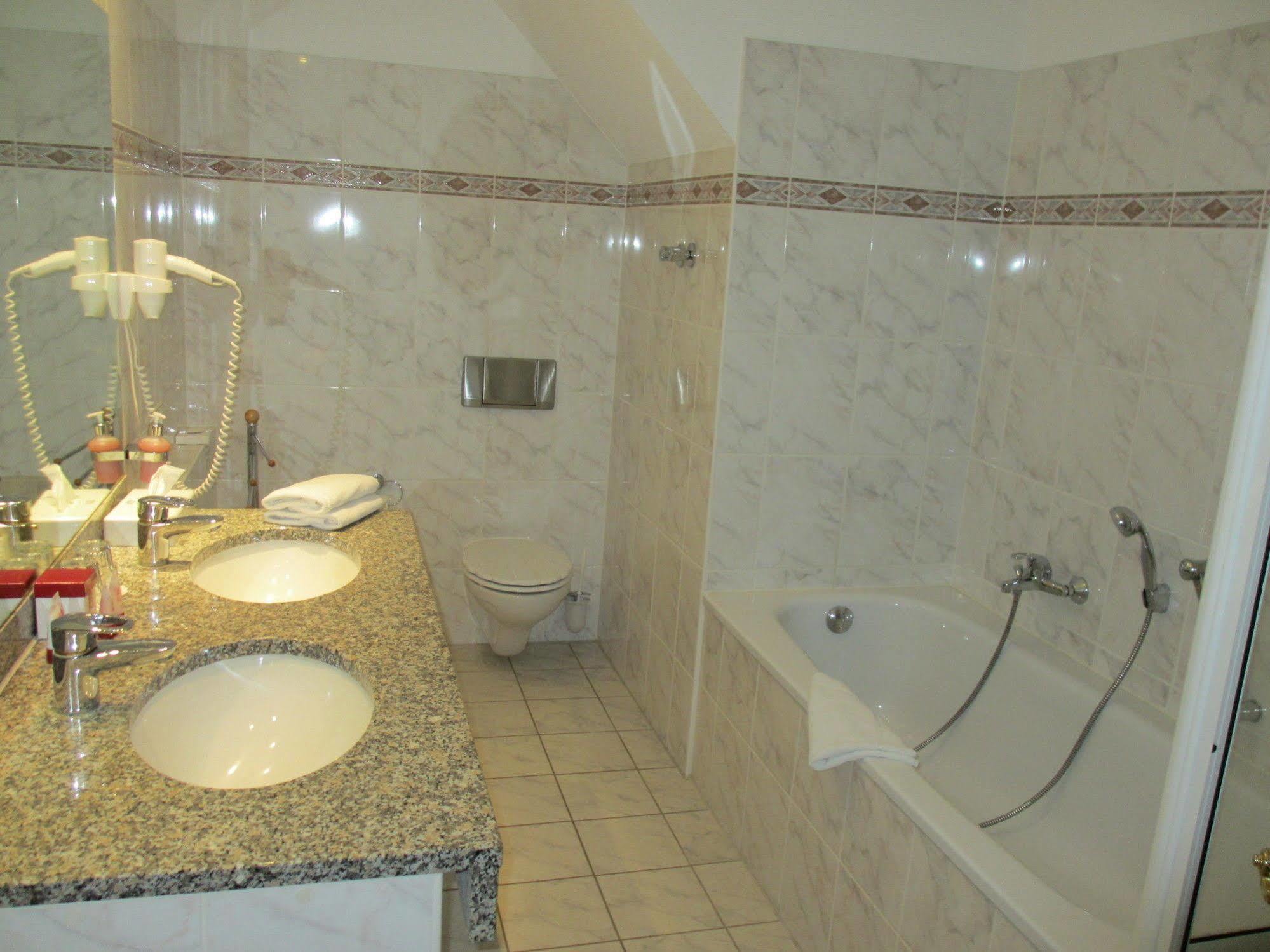 Seehotel Schloss Klink Ngoại thất bức ảnh